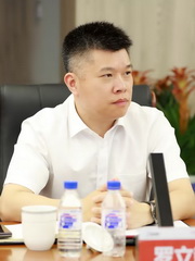 建龍集團經(jīng)營總監(jiān) 羅立新